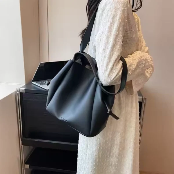 Trendy High Capacity Vintage Handbags for Office Women - Image 2