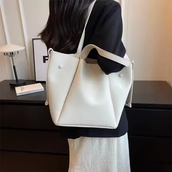 Trendy High Capacity Vintage Handbags for Office Women