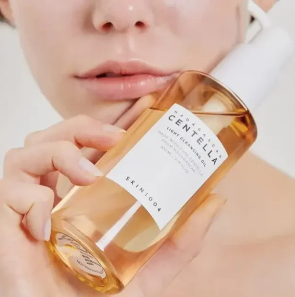 SKIN1004 Madagascar Centella Light Cleansing Oil 30ml - Image 2