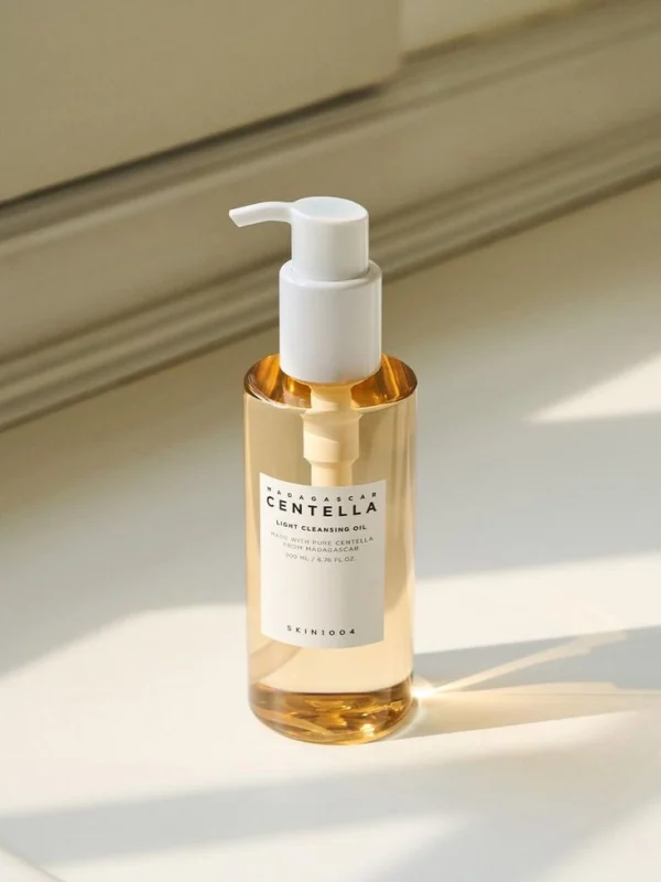 SKIN1004 Madagascar Centella Light Cleansing Oil 200ml - Image 2